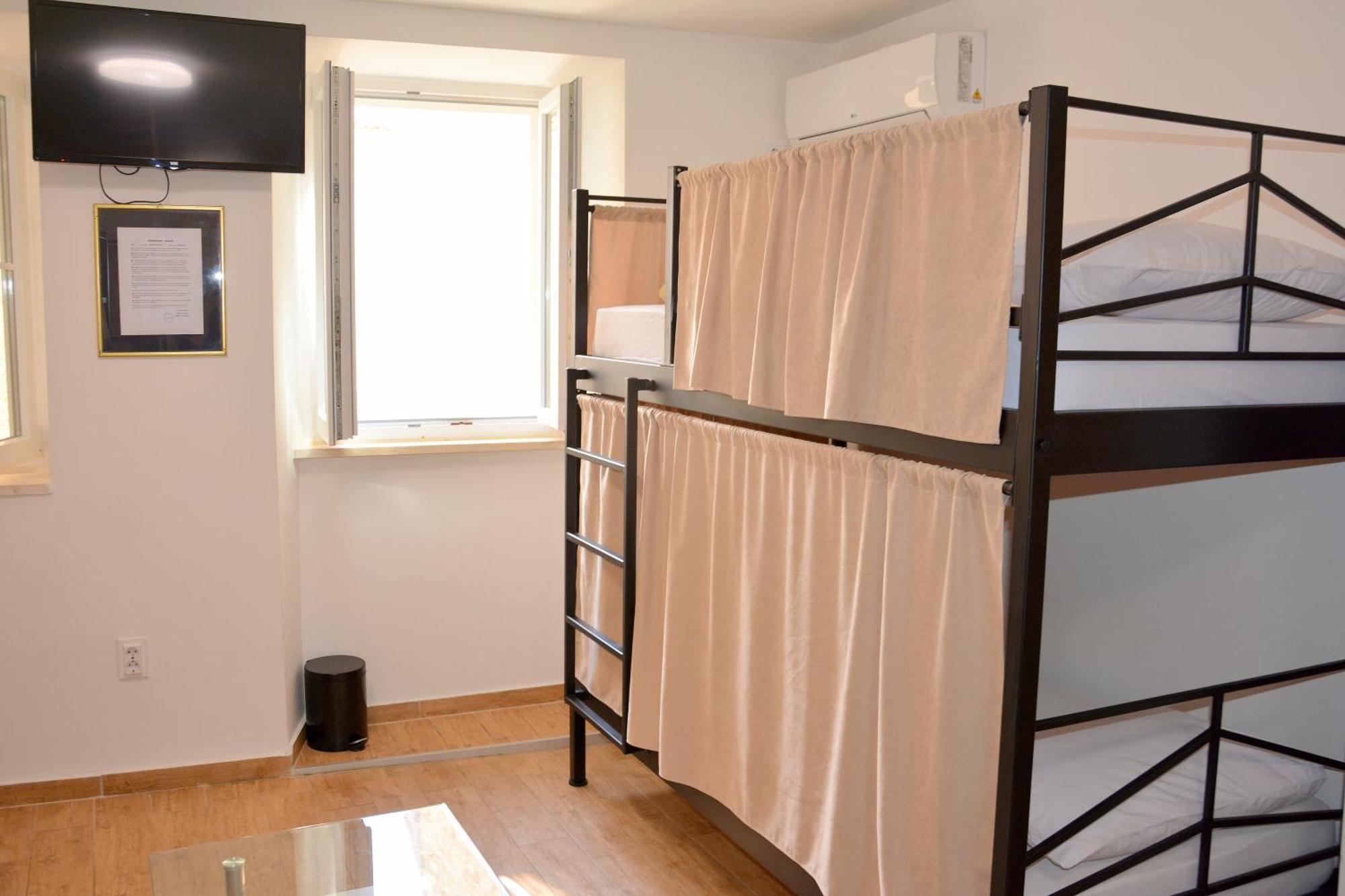 Oda ve Kahvaltı Montenegro Backpackers