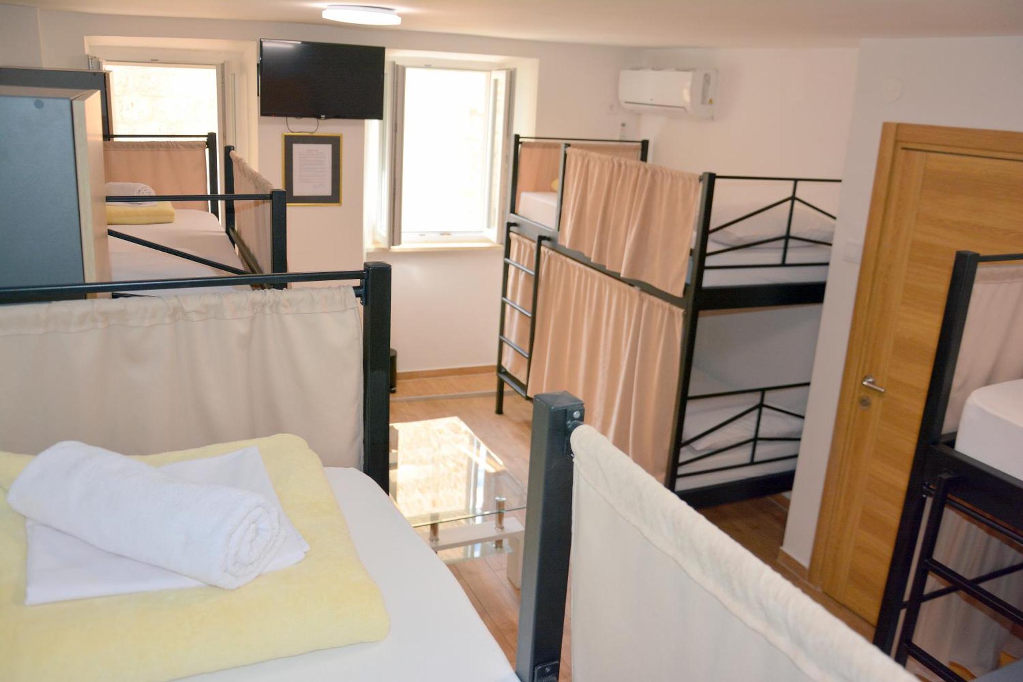 Montenegro Backpackers 2*